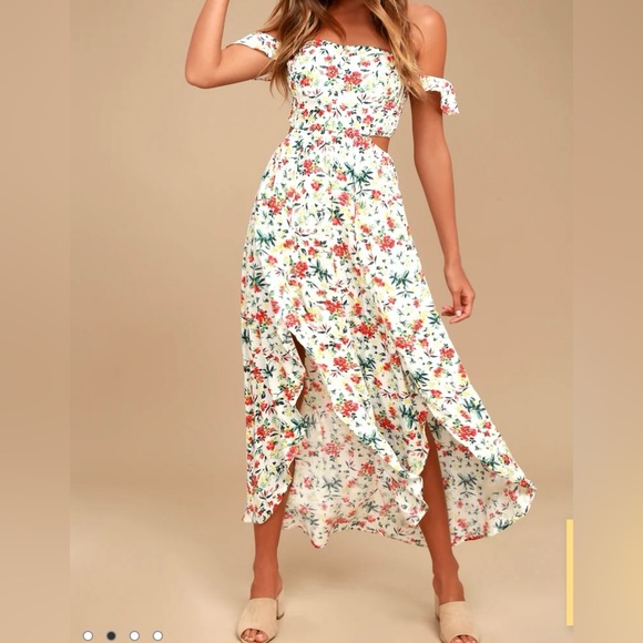 Lulu's Dresses & Skirts - NWT! Lulus (Lush) Easy On The Eyes Cream Floral Print Maxi, size large.